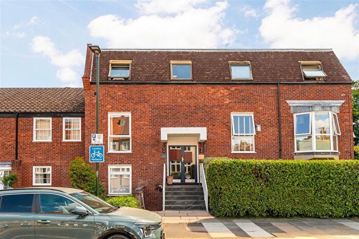 1 Bedroom Flat For Sale In Teddington Park Road, Teddington, TW11