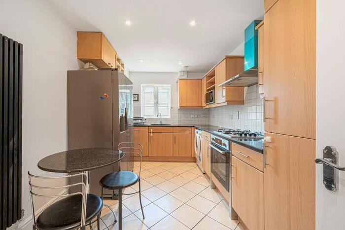 2 Bedroom Flat To Rent In Hazelmere Court, Hendon, London, NW4