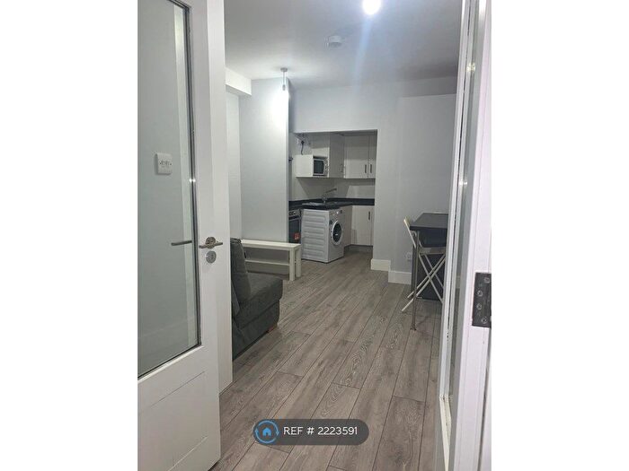 Studio To Rent In Hither Green, London, SE13