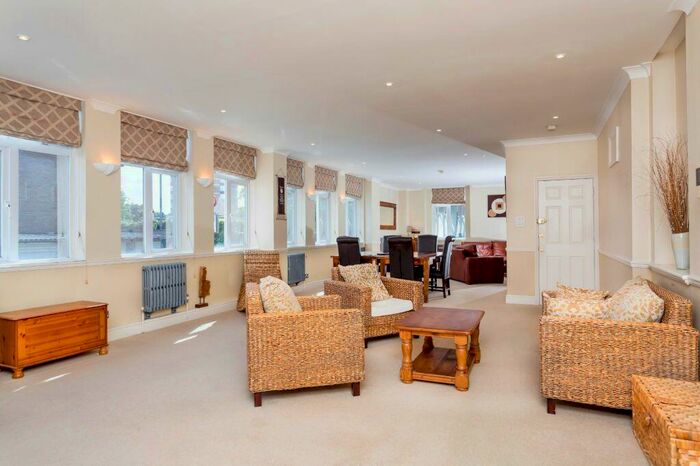 3 Bedroom Apartment To Rent In Princes House, Kings Terrace, Southsea, PO5