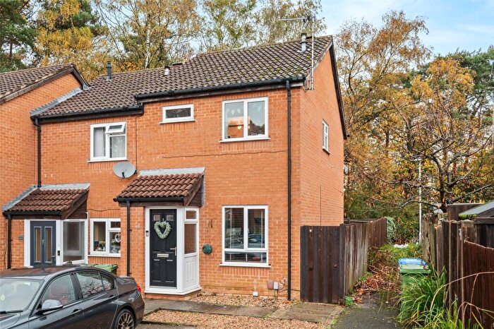 2 Bedroom End Of Terrace House For Sale In Frensham, Bracknell, Berkshire, RG12