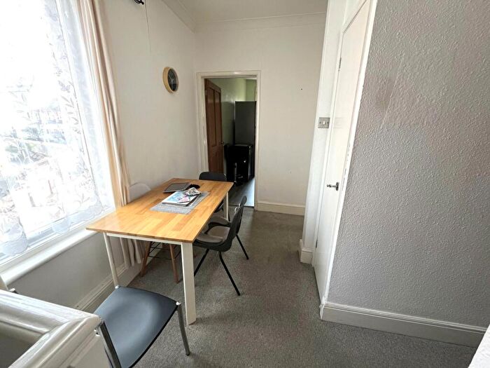 2 Bedroom Flat For Sale In New North Road, Exmouth, EX8