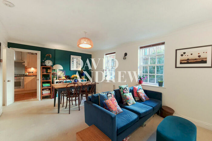2 Bedroom Flat To Rent In Stapleton Hall Road, N4