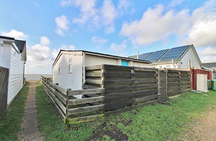 3 Bedroom Chalet For Sale In Meon Road, Hill Head, PO14