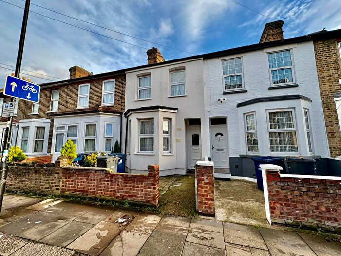 3 Bedroom Terraced House For Sale In Featherstone Road, Southall, UB2