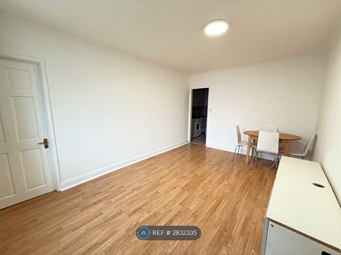 1 Bedroom Flat To Rent In Great West Road, Hounslow, TW5