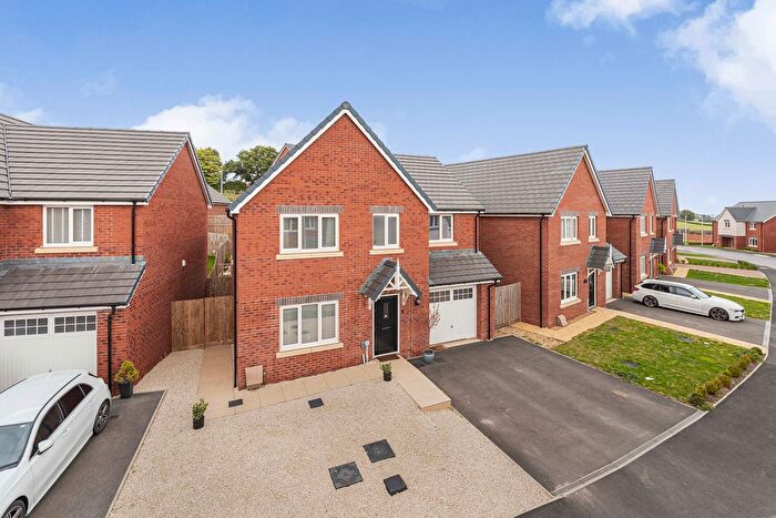 4 Bedroom Detached House For Sale In Barrow Vale, Kingsteignton, TQ12