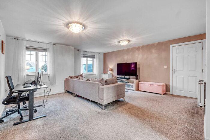 2 Bedroom Flat For Sale In New Meadow Close, Shirley, Solihull, B90