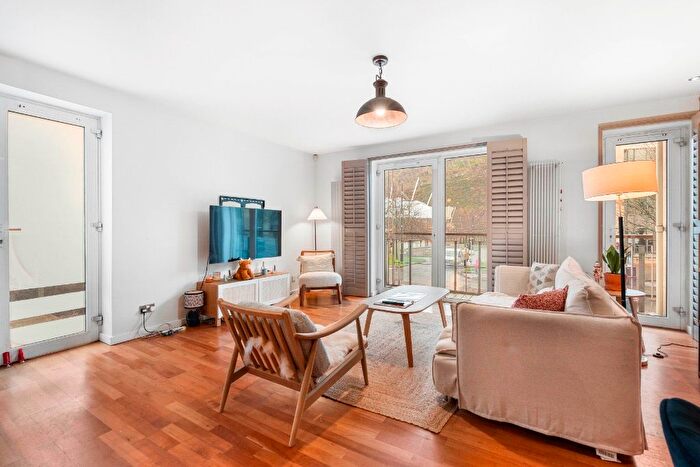 2 Bedroom Flat To Rent In Holyrood Road, Holyrood, Edinburgh, EH8