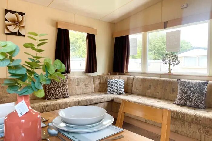 2 Bedroom Mobile/park Home For Sale In Corton, NR32