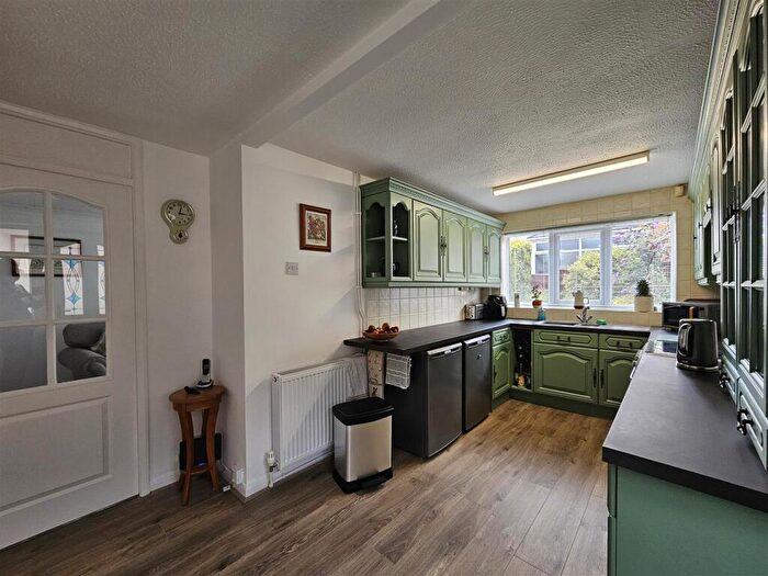 2 Bedroom Detached Bungalow For Sale In Deansgate, Pleasley, Mansfield, NG19