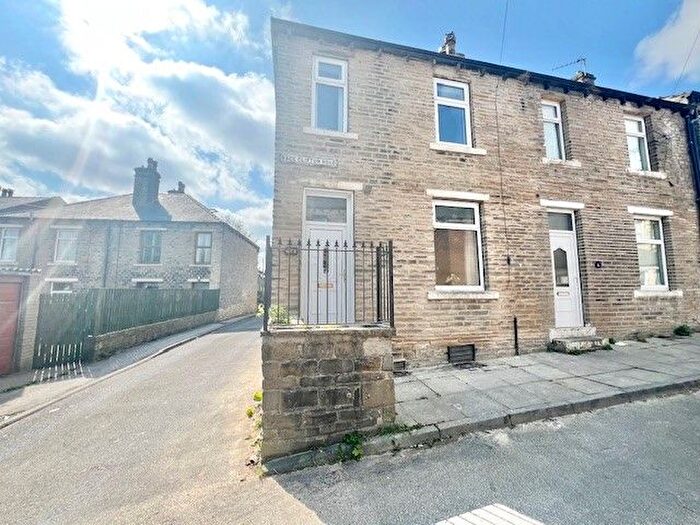 2 Bedroom End Of Terrace House To Rent In Back Clifton Road, Huddersfield, HD1