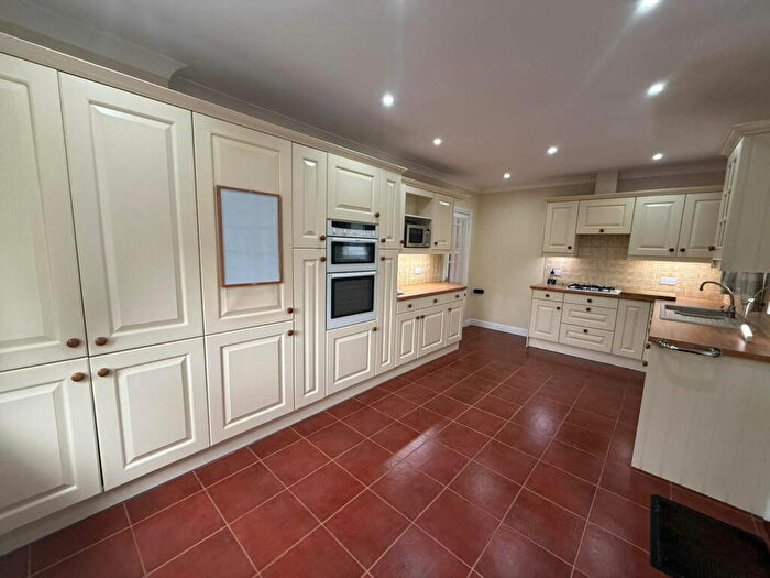 2 Bedroom Detached Bungalow For Sale In Castle Rise, Belmesthorpe, PE9