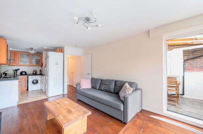 2 Bedroom Flat To Rent In Elia Street, London, N1