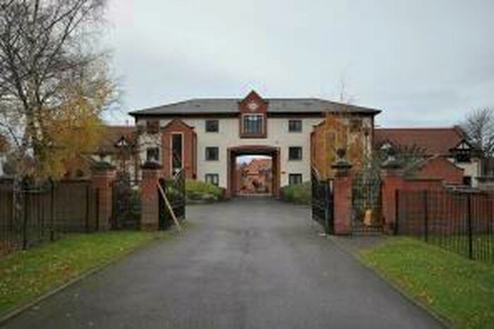 2 Bedroom Apartment To Rent In Old Lodge Drive, Sherwood, NG5