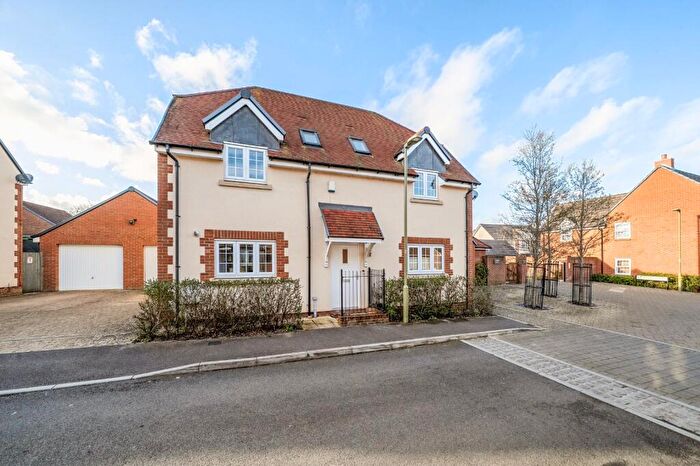 4 Bedroom Detached House For Sale In Queen's Crescent, Shrivenham, Oxfordshire, SN6