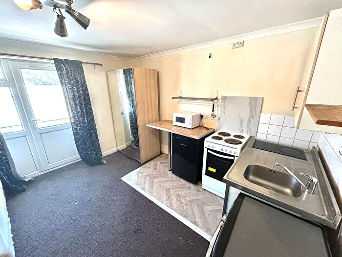 1 Bedroom Flat To Rent In Broadway, Treforest, Pontypridd, CF37