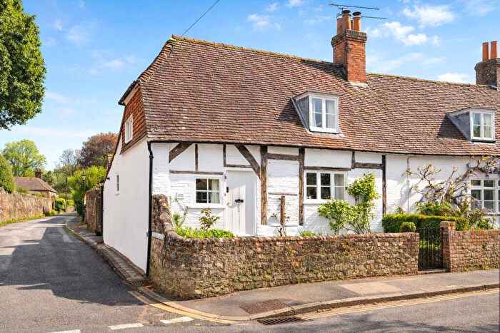 2 Bedroom Semi Detached House For Sale In London Road, Holybourne, Alton, Hampshire, GU34