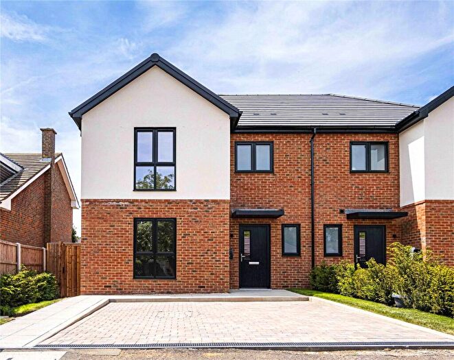 3 Bedroom Semi-Detached House To Rent In Newford Close, Hemel Hempstead, Hertfordshire, HP2