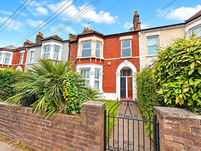 2 Bedroom Flat For Sale In Hazelbank Road, London, SE6