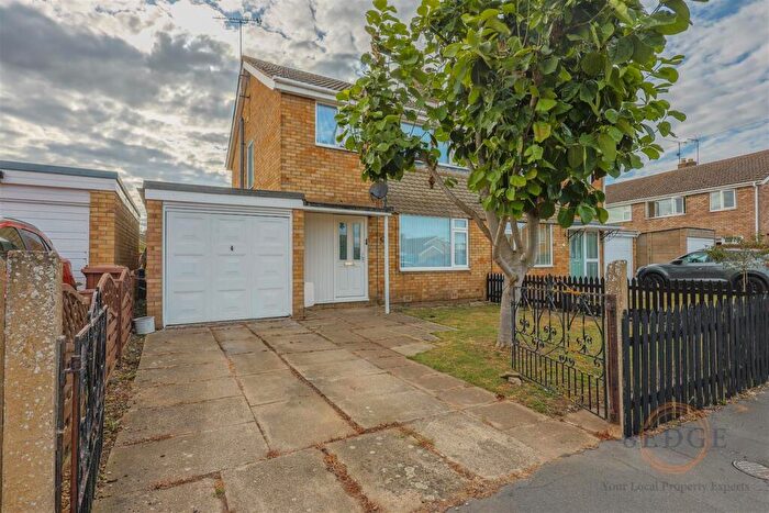 3 Bedroom Semi-Detached House For Sale In Woburn Drive, Thorney, Peterborough, PE6