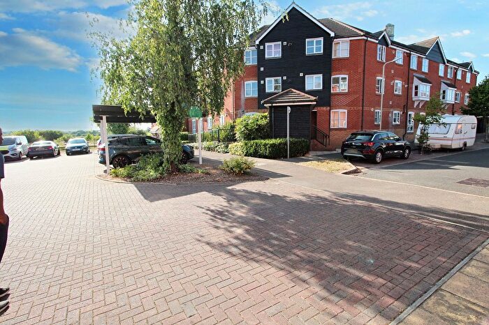 2 Bedroom Flat For Sale In White Willow Close, Ashford, TN24