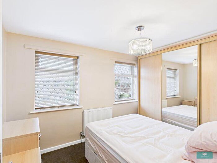 2 Bedroom Semi-Detached House For Sale In Vine Close, Shaw, OL2