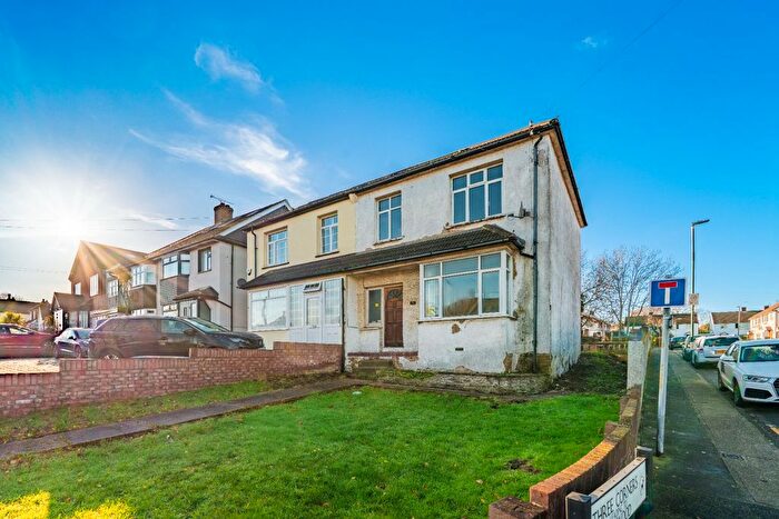 3 Bedroom Semi-Detached House For Sale In Barnehurst Road, Bexleyheath, Kent, DA7