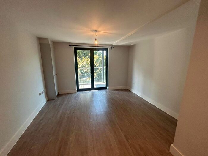 1 Bedroom Flat For Sale In Marsh Road, Pinner, Greater London, HA5