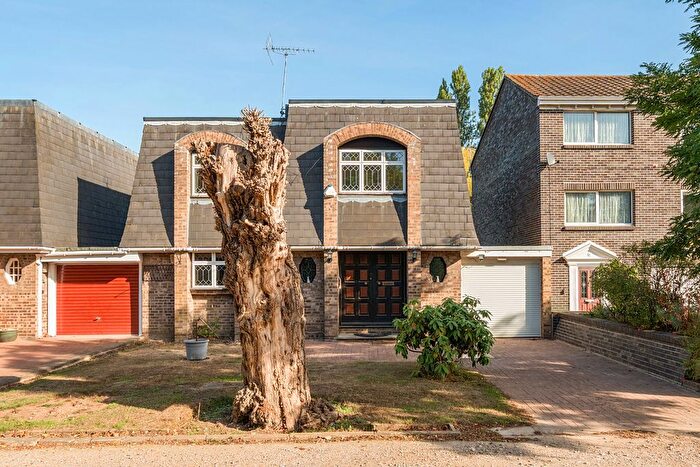 4 Bedroom Detached House For Sale In Acacia Road, Staines-Upon-Thames, TW18