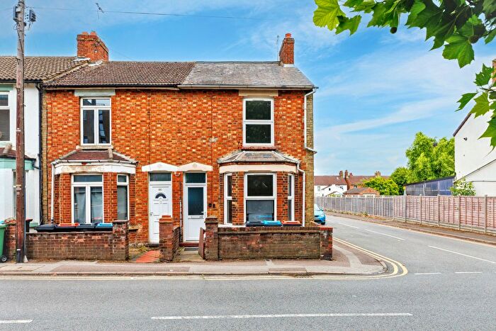 2 Bedroom End Of Terrace House For Sale In Albert Street, Bletchley, Milton Keynes, MK2