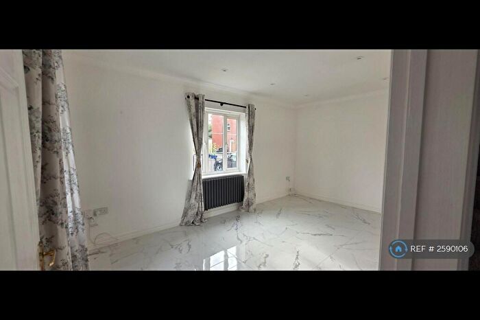 3 Bedroom Semi-Detached House To Rent In Gaveller Road, Swindon, SN25