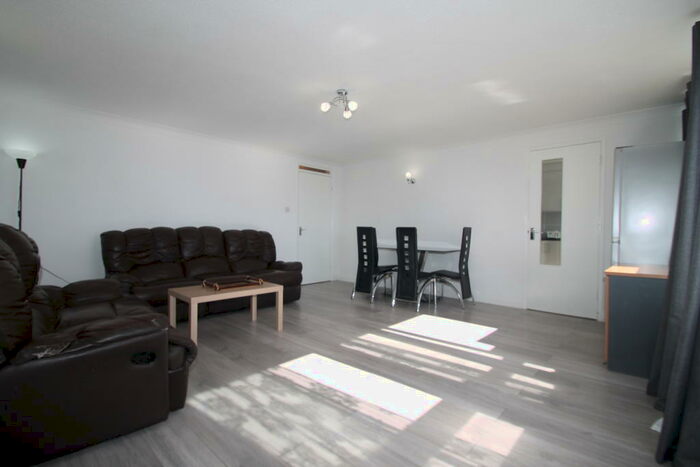 2 Bedroom Apartment To Rent In Homefield Park, SM1