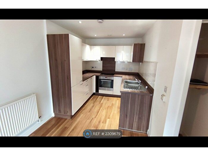 2 Bedroom Flat To Rent In Cabot Close, Croydon, CR0