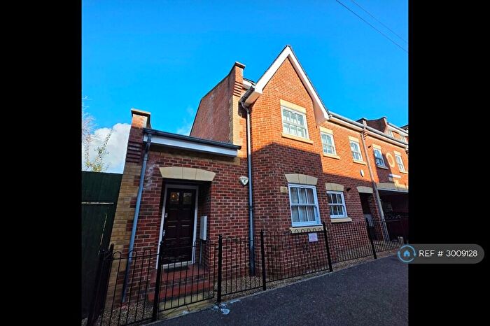 2 Bedroom Flat To Rent In Sandfield Court, Guildford, GU1