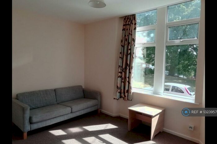 1 Bedroom Flat To Rent In Oakley House, Bromsgrove, B60