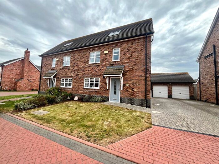 4 Bedroom Semi-Detached House To Rent In Bayleaf Lane, Barton-Upon-Humber, DN18