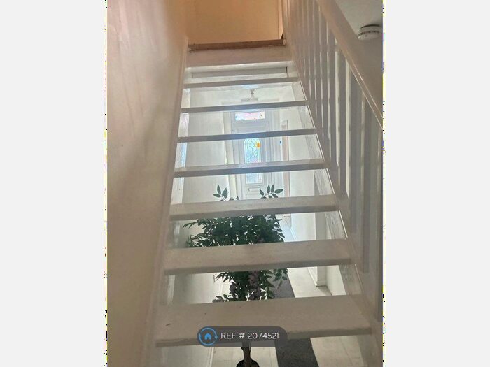 5 Bedroom Detached House To Rent In Hibbert Street, Luton, LU1