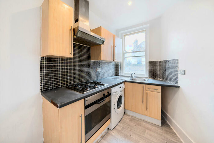 3 Bedroom Apartment To Rent In Kennington Lane, London, SE11