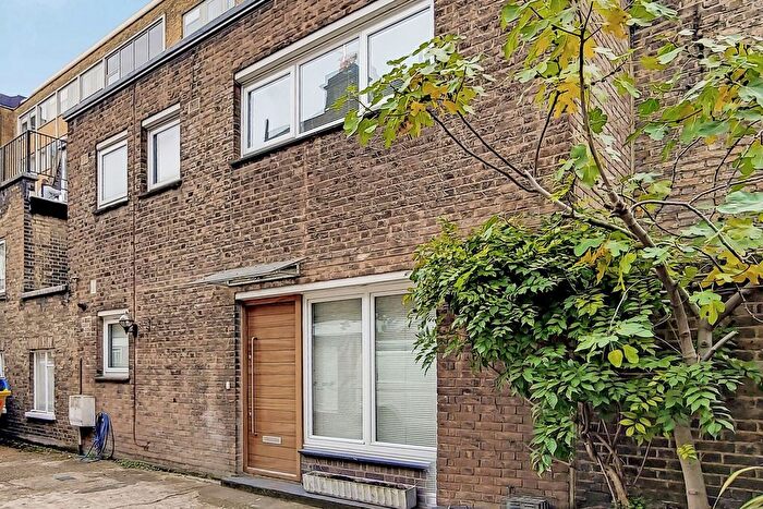 2 Bedroom Property To Rent In Wyndham Mews, Marylebone, London, W1H