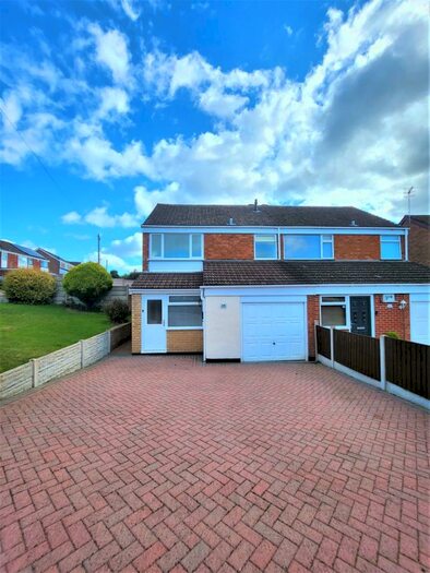 3 Bedroom Semi-Detached House To Rent In Lynval Road, Brierley Hill, DY5