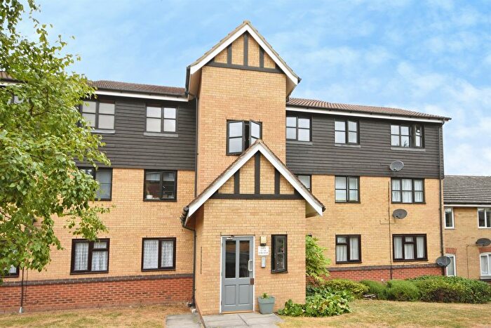 2 Bedroom Flat For Sale In Horn Book, Saffron Walden, CB11