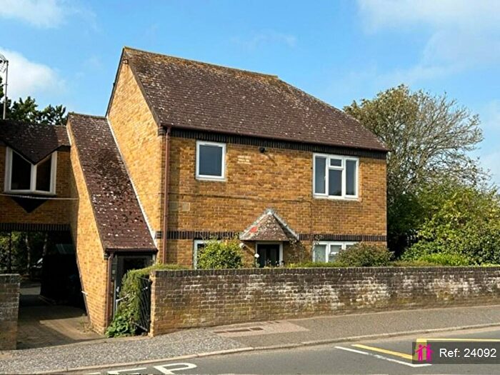 2 Bedroom Apartment To Rent In Park Lane, Birchington, CT7