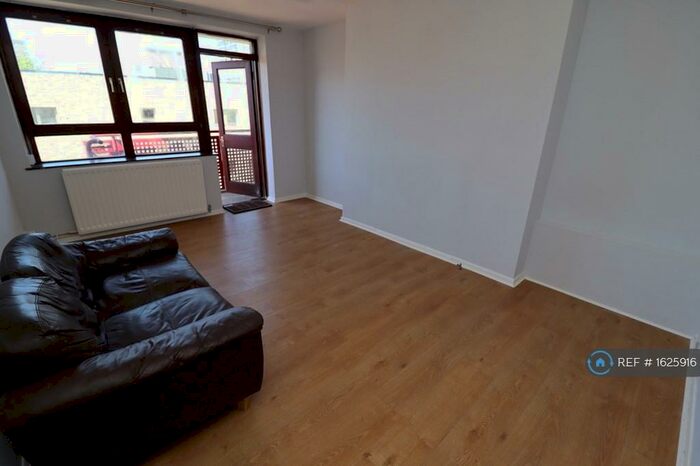 2 Bedroom Flat To Rent In John Brent House, London, SE8