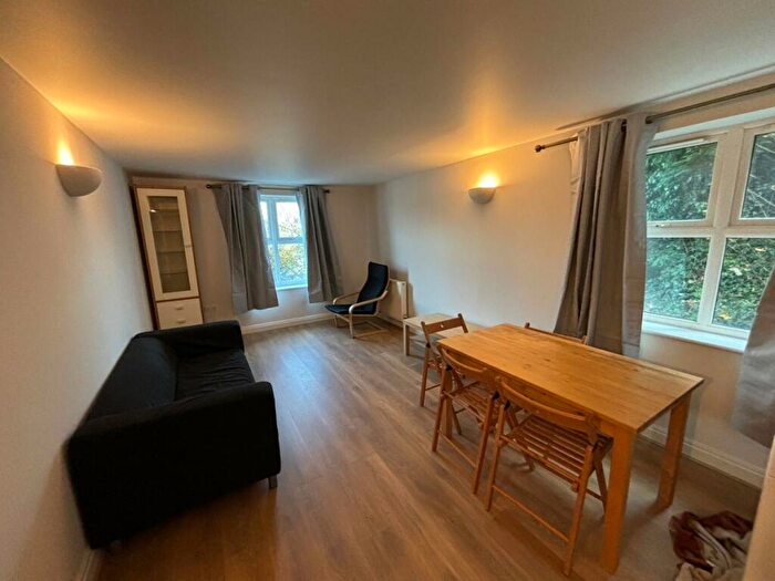 2 Bedroom Flat To Rent In Garlands Road, Redhill, RH1