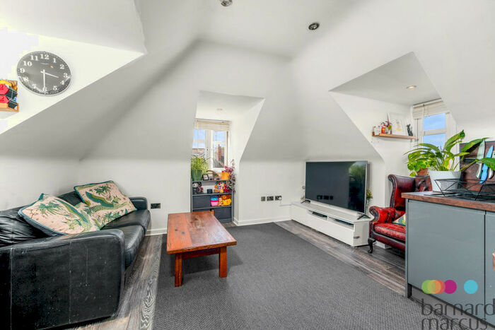 1 Bedroom Apartment To Rent In Oakleigh Road North, London, N20