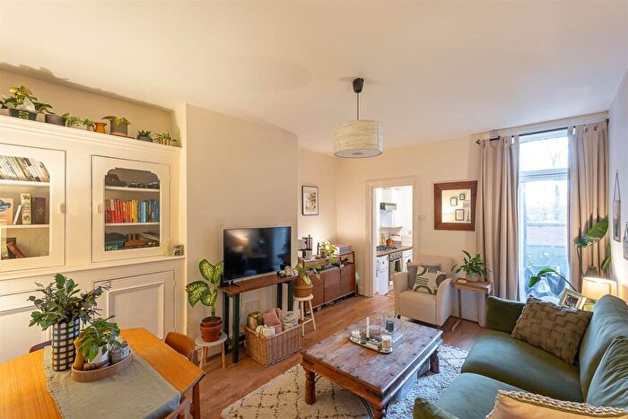 2 Bedroom Flat For Sale In Stratford Road, Heaton, Newcastle Upon Tyne, NE6