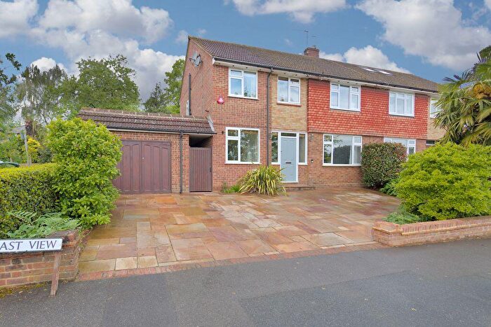 4 Bedroom Semi-Detached House For Sale In East View, Barnet, EN5