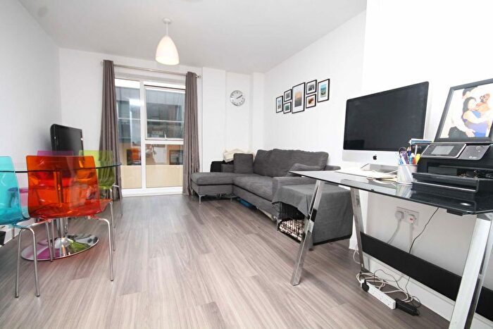 1 Bedroom Flat To Rent In Victoria Road, Surbiton, KT6