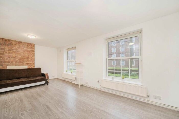 2 Bedroom Flat To Rent In Gosling Way, London, SW9